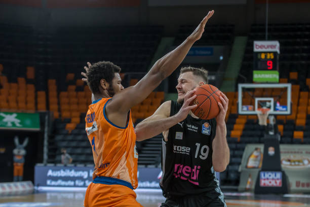 萨纳有了一 萨纳有了一