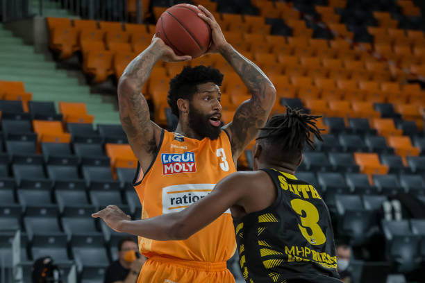 的带领下 的带领下